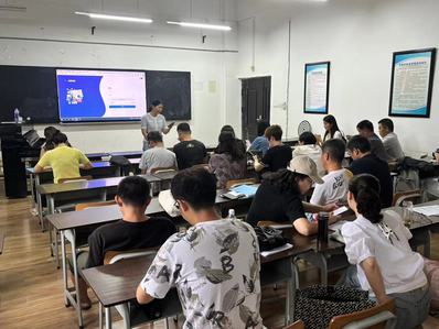 以服務(wù)師生為宗旨的財(cái)務(wù)處 點(diǎn)對點(diǎn)精準(zhǔn)服務(wù)與教育信息咨詢的創(chuàng)新實(shí)踐